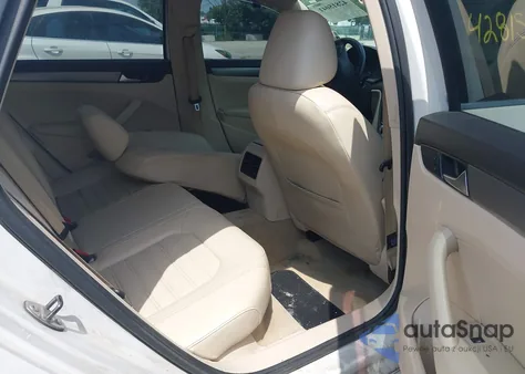 2015 Volkswagen Passat Se z USA, uszkodzony, nr VIN 1VWBT7A31FC005164